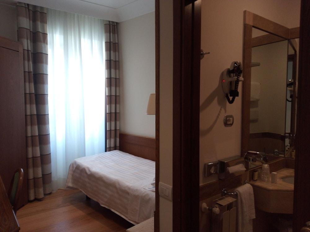 Hotel Albergo Santa Chiara Roma Esterno foto