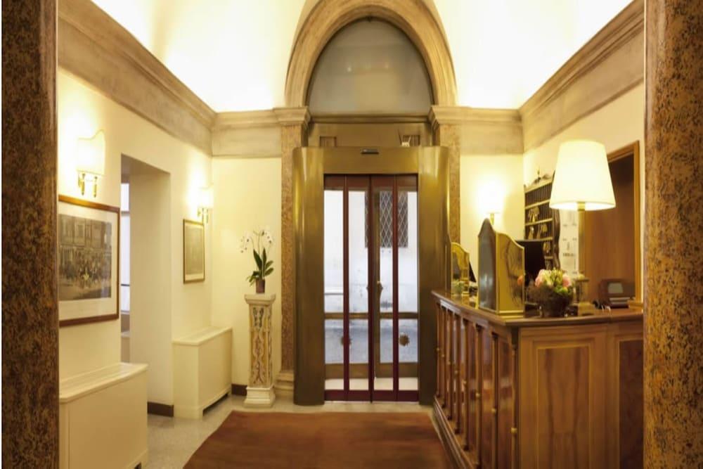 Hotel Albergo Santa Chiara Roma Esterno foto