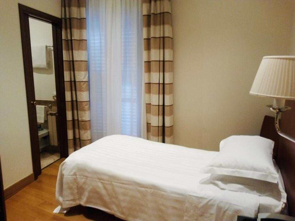 Hotel Albergo Santa Chiara Roma Esterno foto