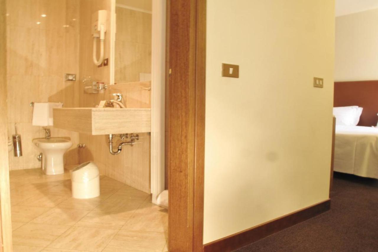 Hotel Albergo Santa Chiara Roma Esterno foto