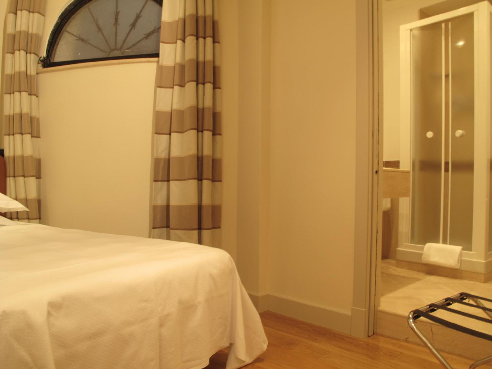 Hotel Albergo Santa Chiara Roma Esterno foto