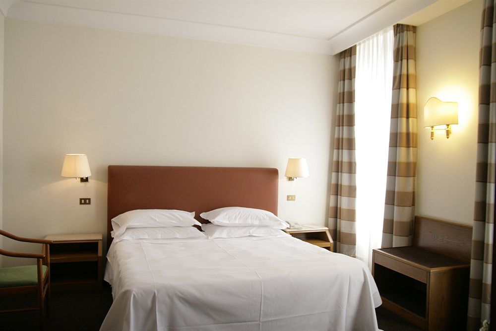 Hotel Albergo Santa Chiara Roma Esterno foto