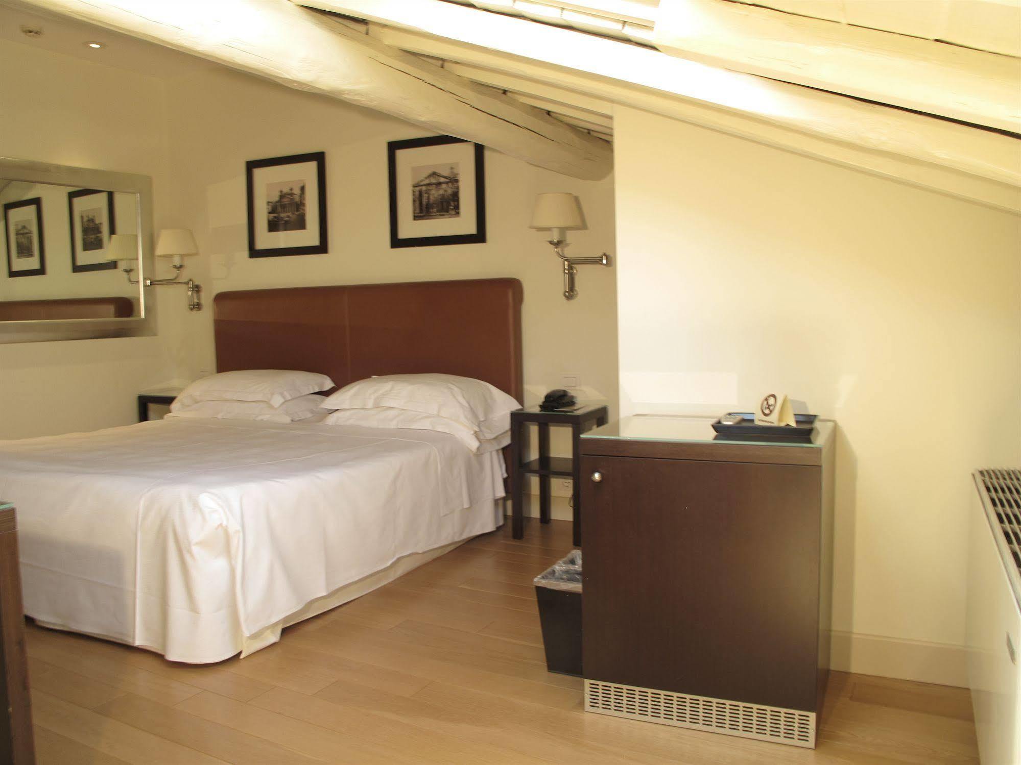 Hotel Albergo Santa Chiara Roma Esterno foto