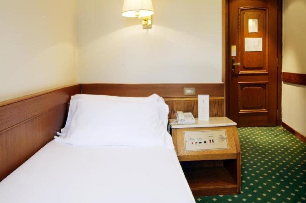 Hotel Albergo Santa Chiara Roma Esterno foto